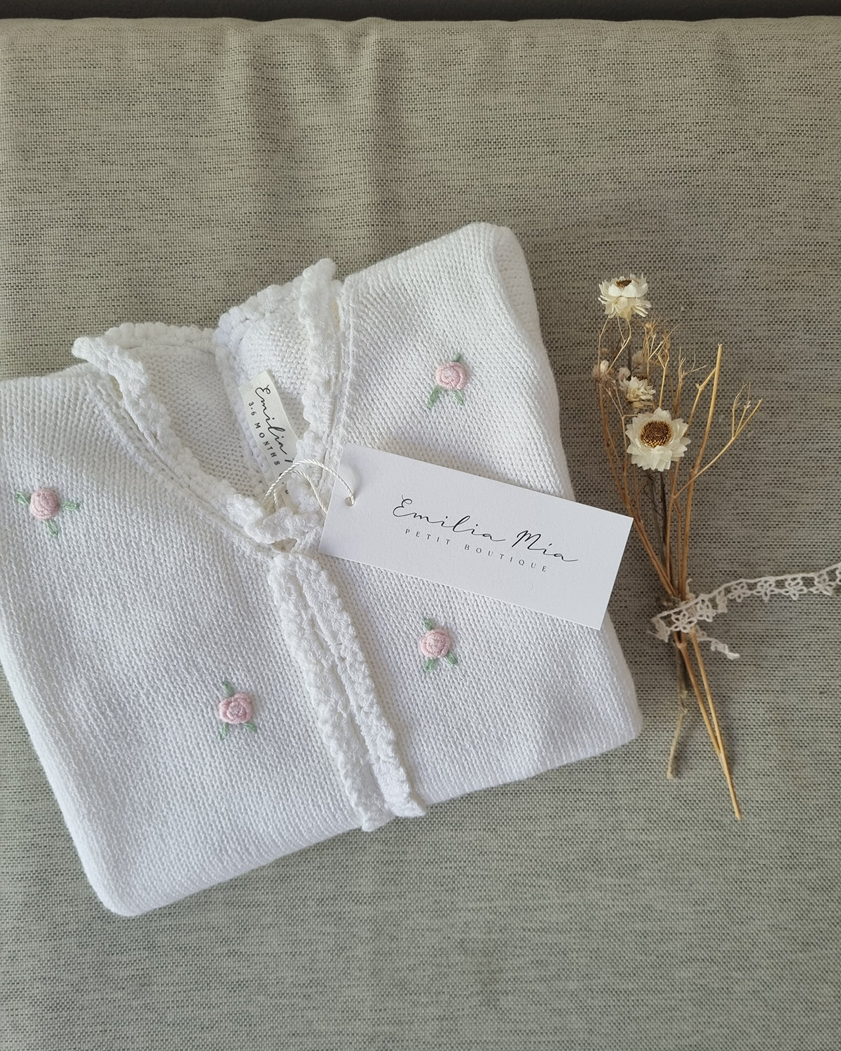 ENTERITO TEJIDO BORDADO ROSITAS