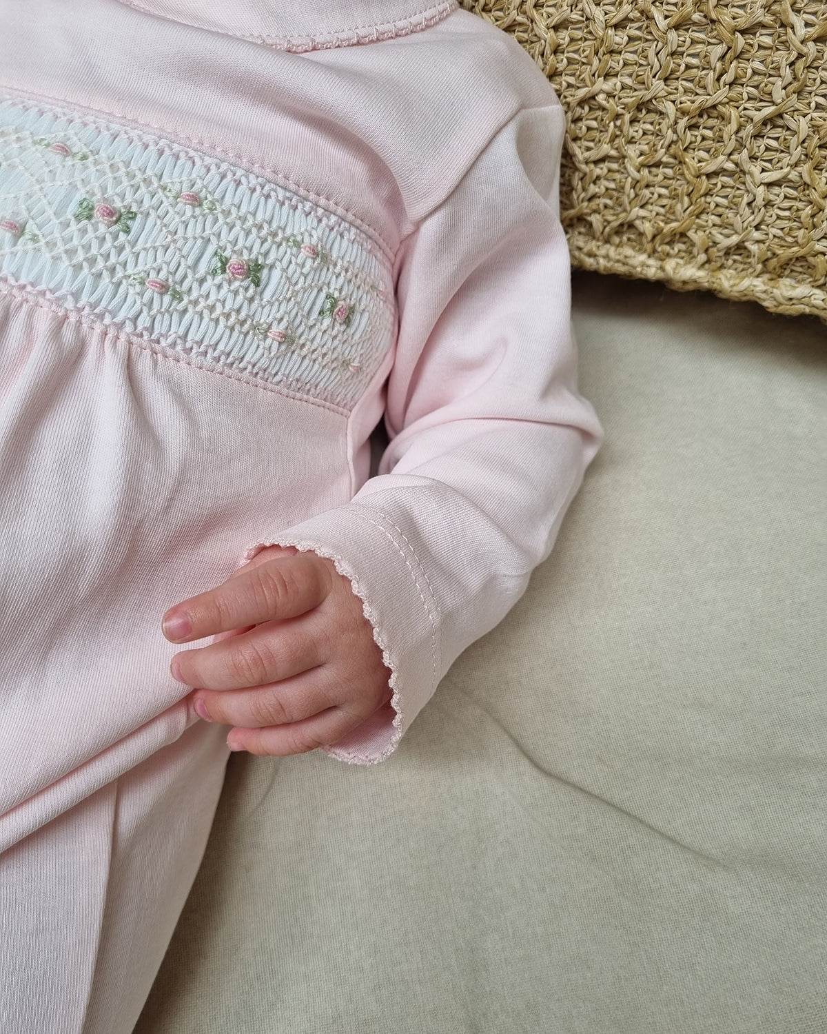 ENTERITO MARÍA BORDADO ROSA